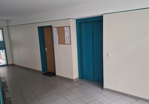 Fahrstuhl im Hauseingang