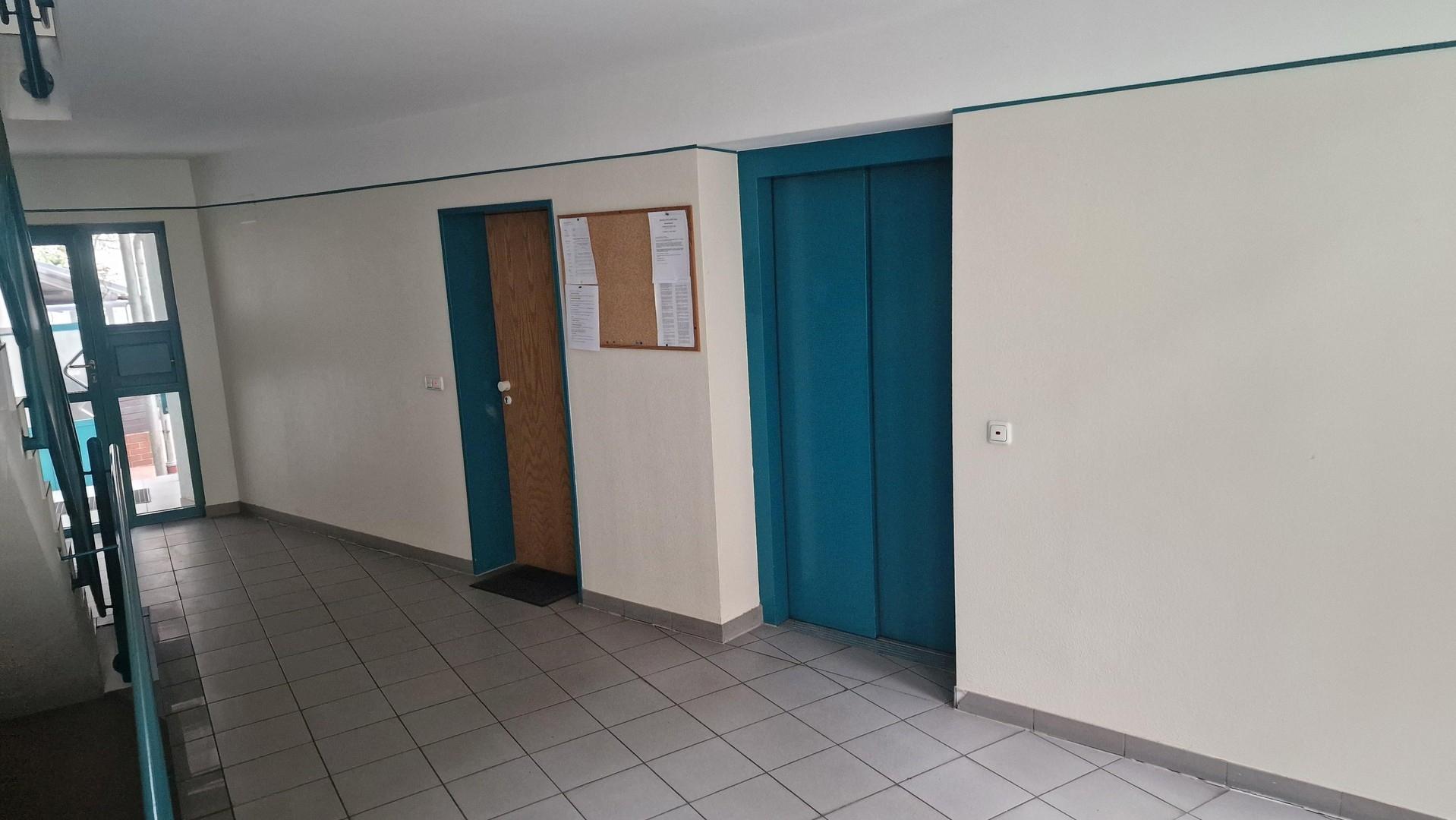 Fahrstuhl im Hauseingang