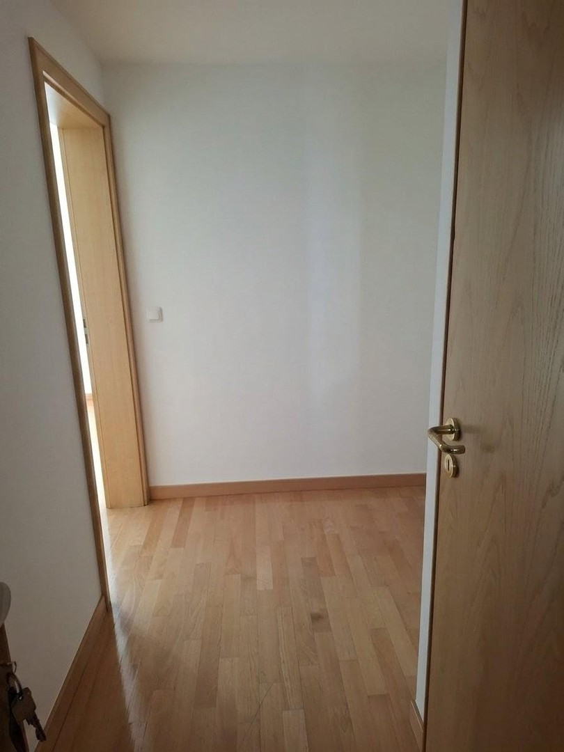 Eingang mit Garderobe rechts