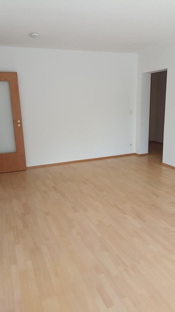 Wohnzimmer Fenstergegenseite