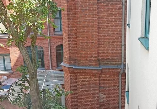 Fenster zum begrünten Innenhof