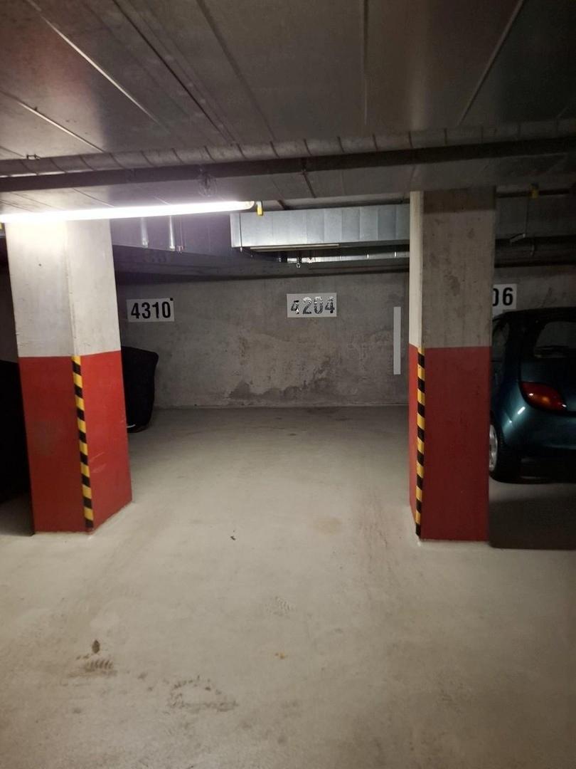 Tiefgaragenstellplatz