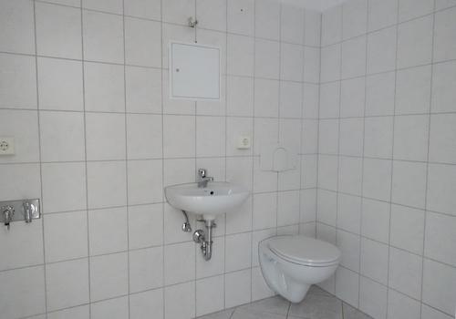 Gäste-WC mit Waschmaschinenplatz