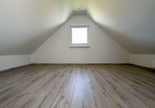 Zimmer obere Ebene links
