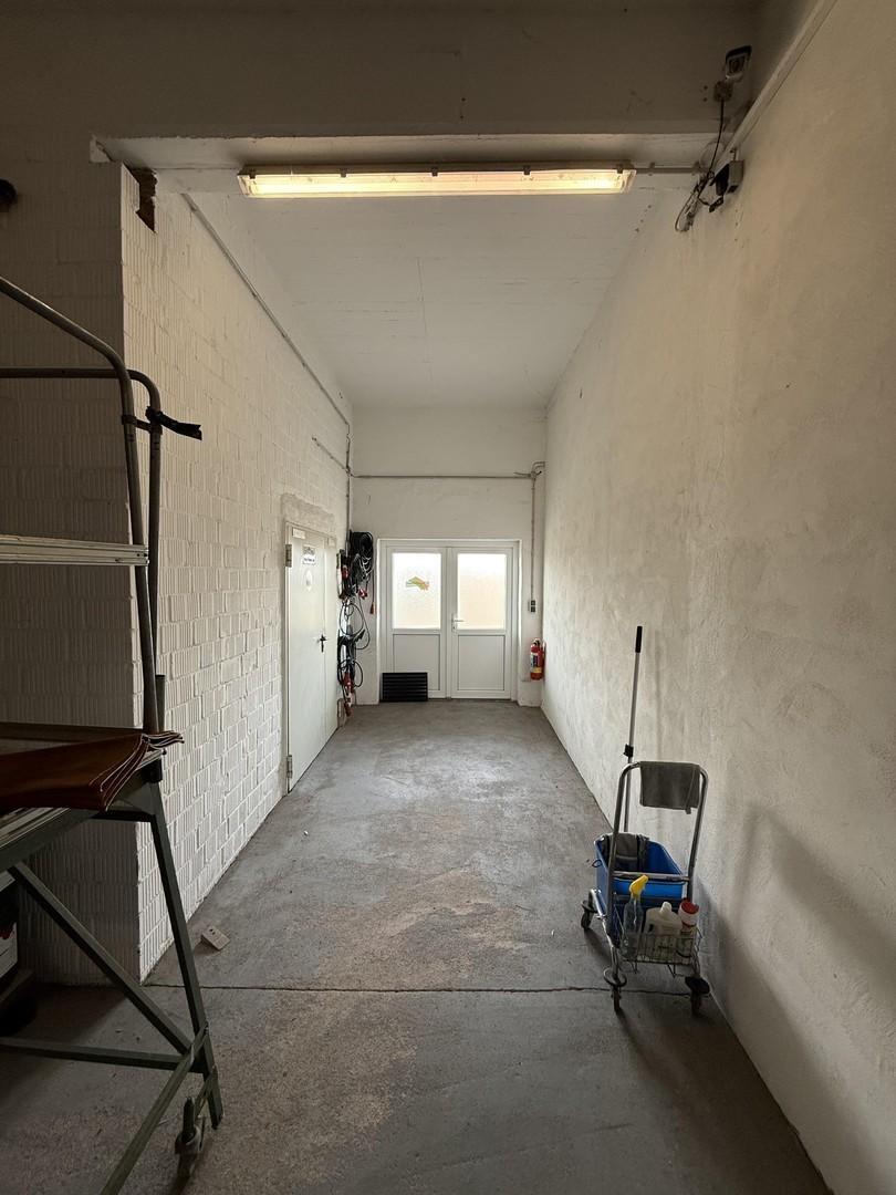 Ausgang kleines Palettenlager