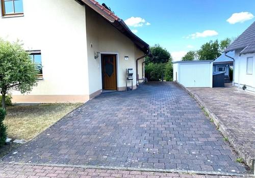 Einfahrt Wohnhaus