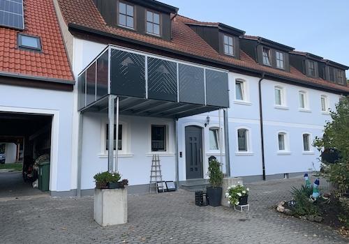 Haus von vorne links