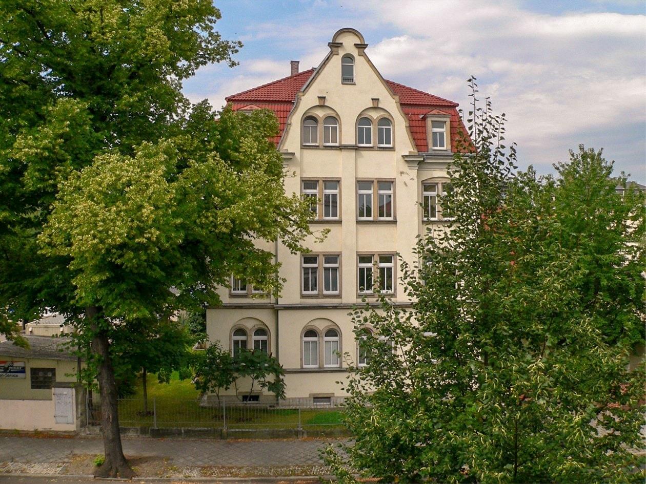 Gegenüber
