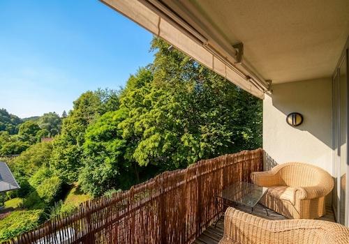 Traumhafte Sonnenloggia mit Weitblick