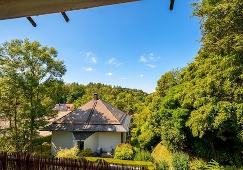 Traumhafter Blick ins Grüne vom Balkon