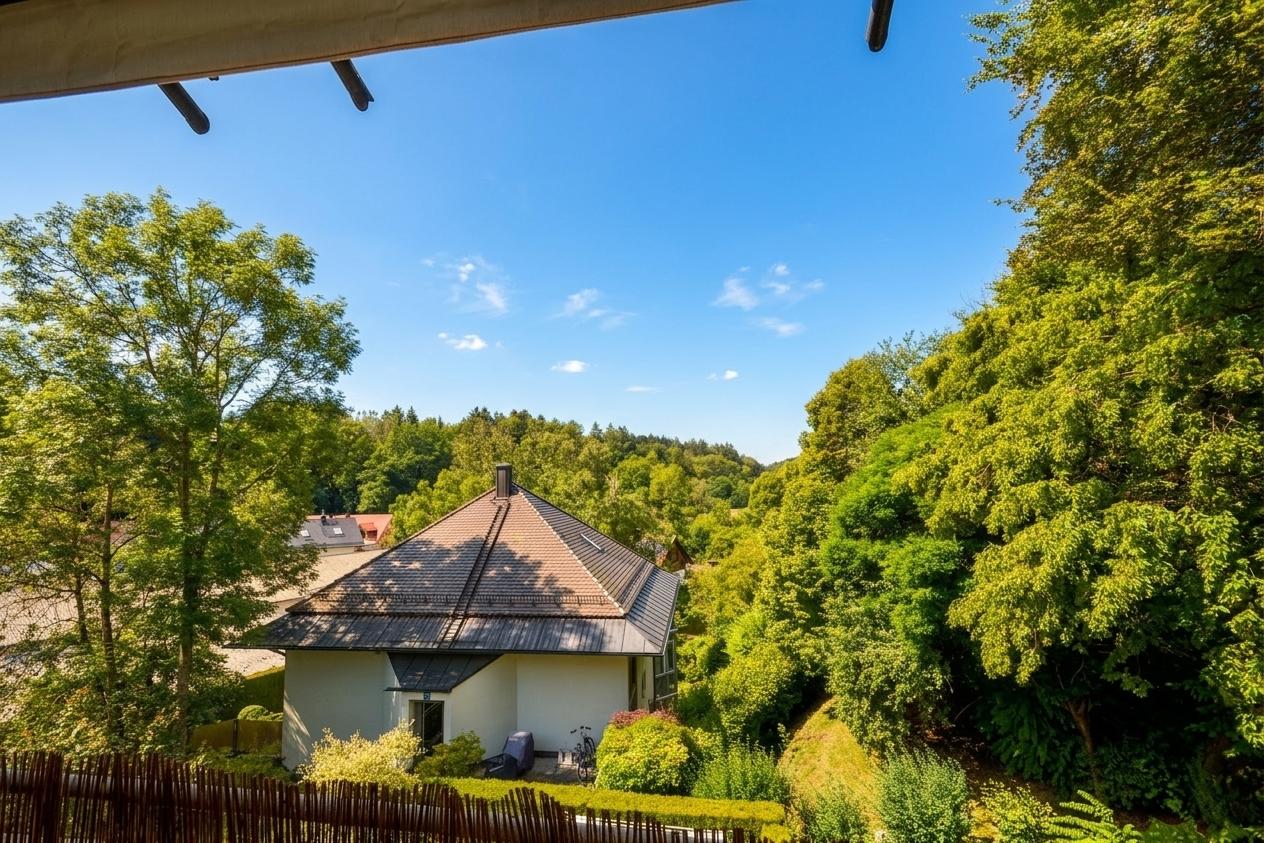 Traumhafter Blick ins Grüne vom Balkon