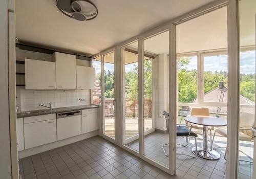 Blick auf Balkon und Wintergarten