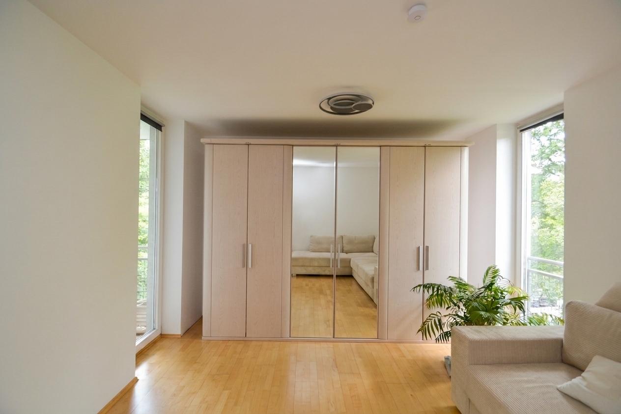 Schlafzimmer mit Loggiazugang
