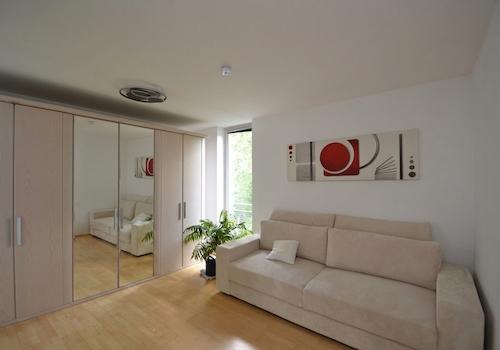 Schlafzimmer mit Loggiazugang