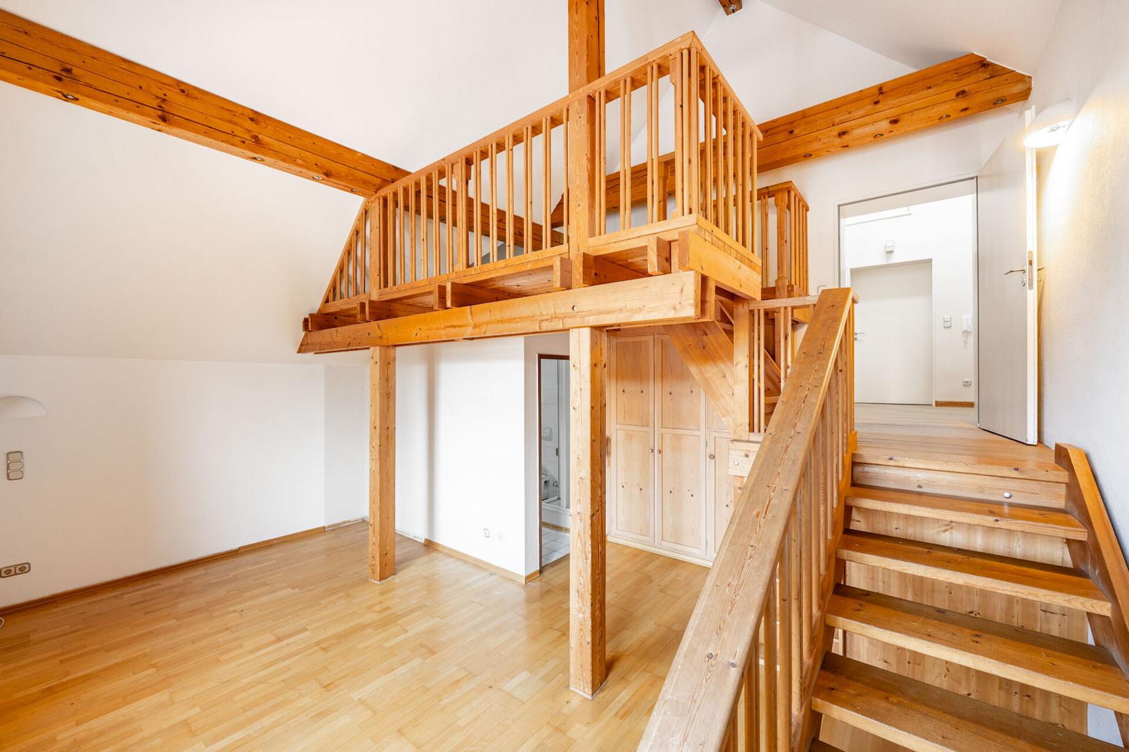 Einliegerbereich mit Badezimmer und Schlafgalerie