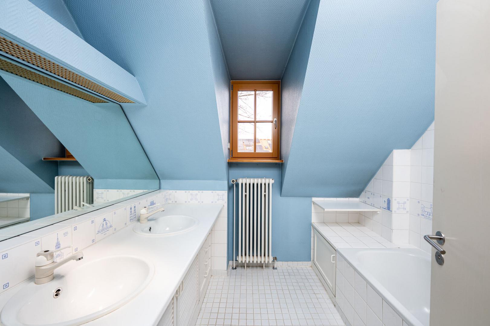 Kinderbad mit Badewanne
