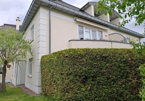 Balkone im 1.OG &  DG (links)