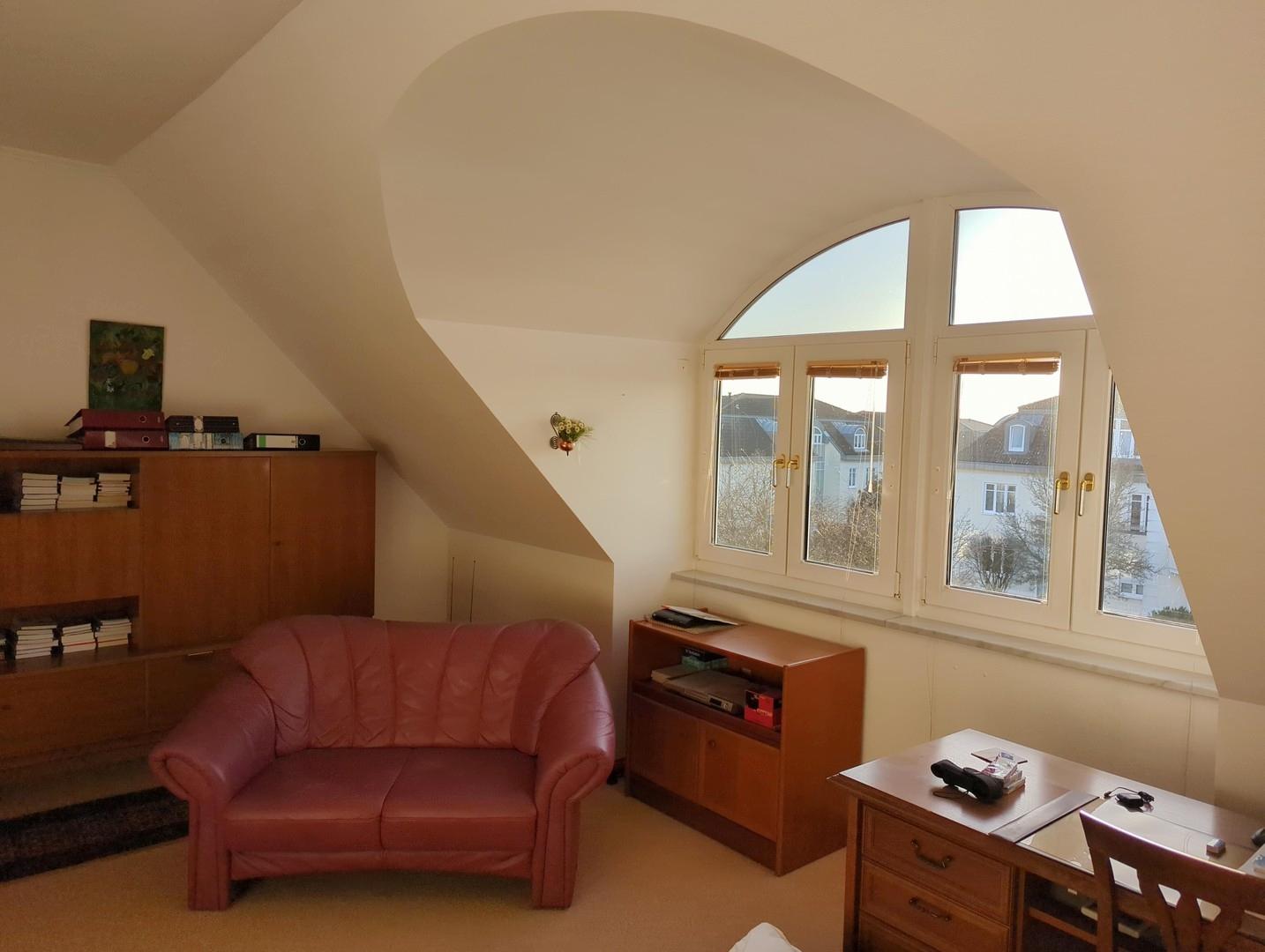 Schlaf- bzw. Arbeitszimmer DG