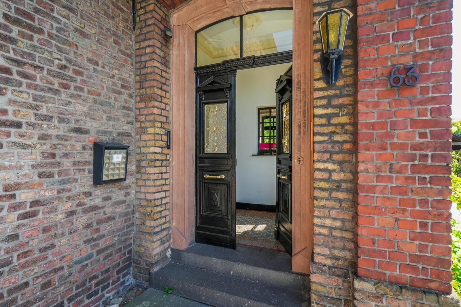 Eingang "Herrenhaus"