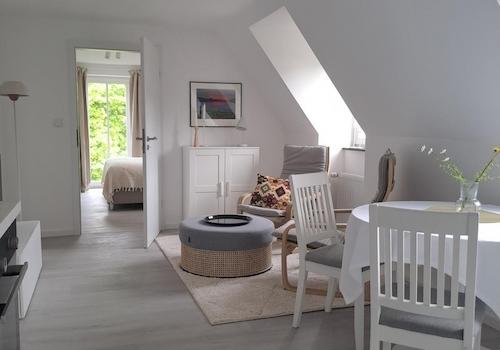 Wohnzimmer mit Esstisch