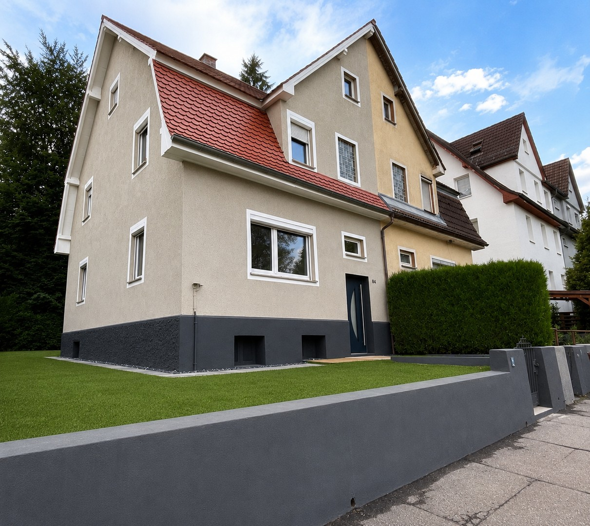 Hausansichten (Front/Seite)