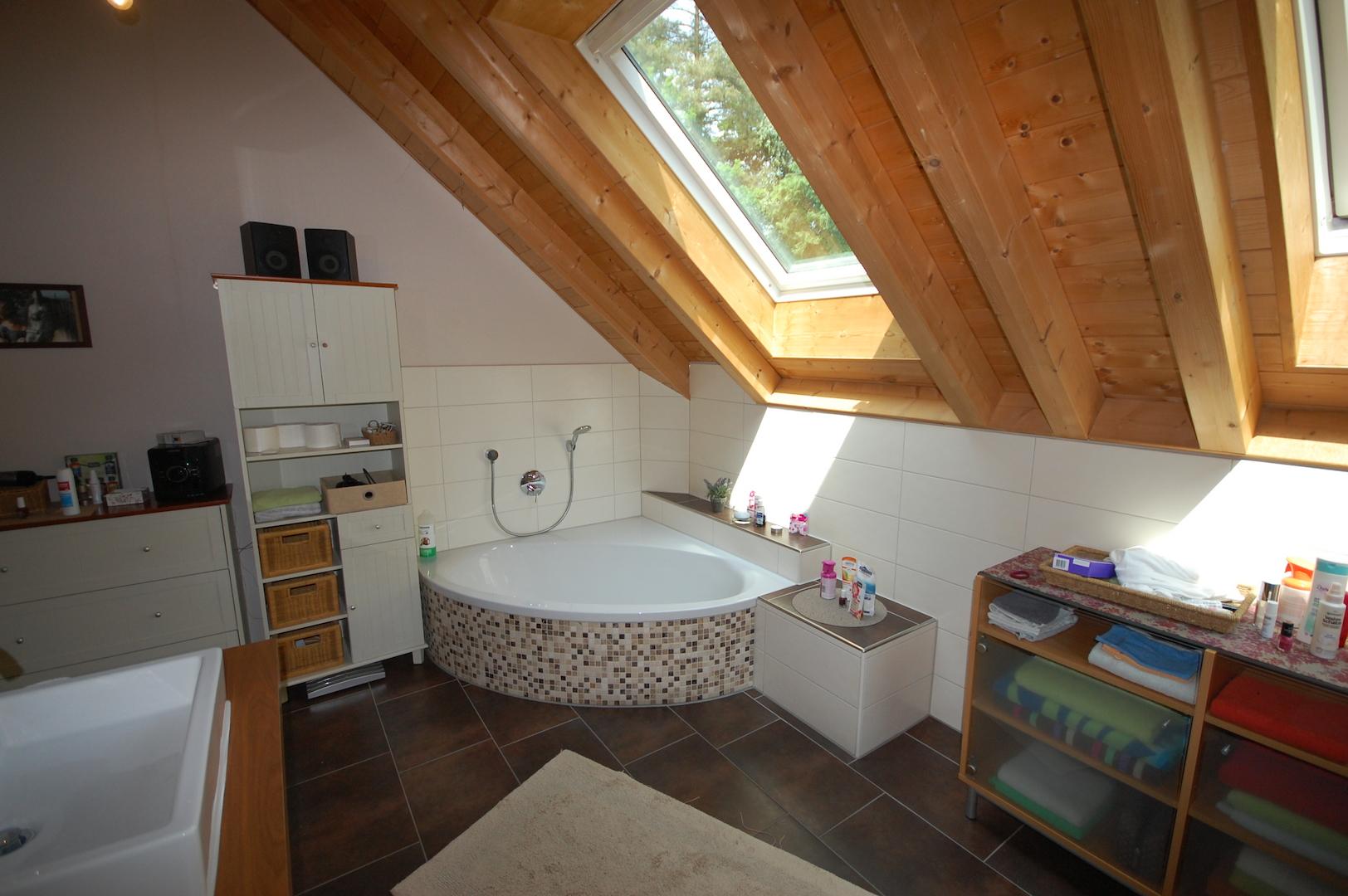 Bad mit Wanne