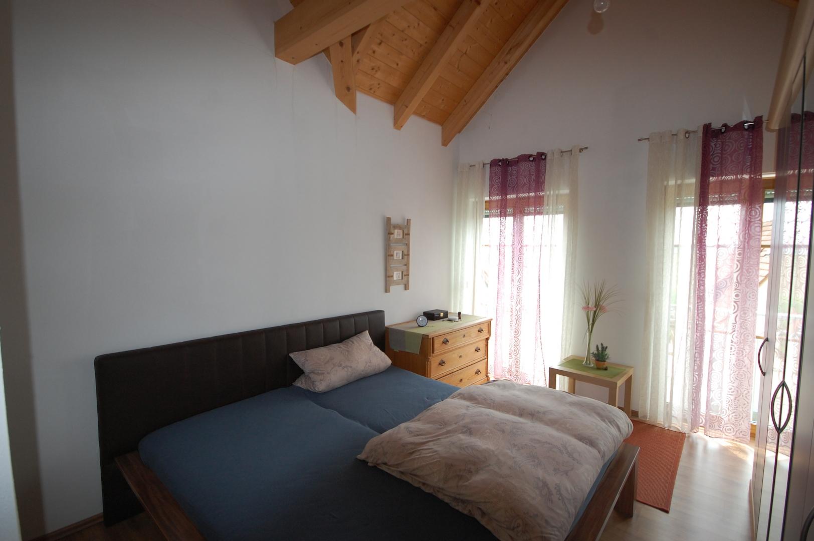 Schlafzimmer 1