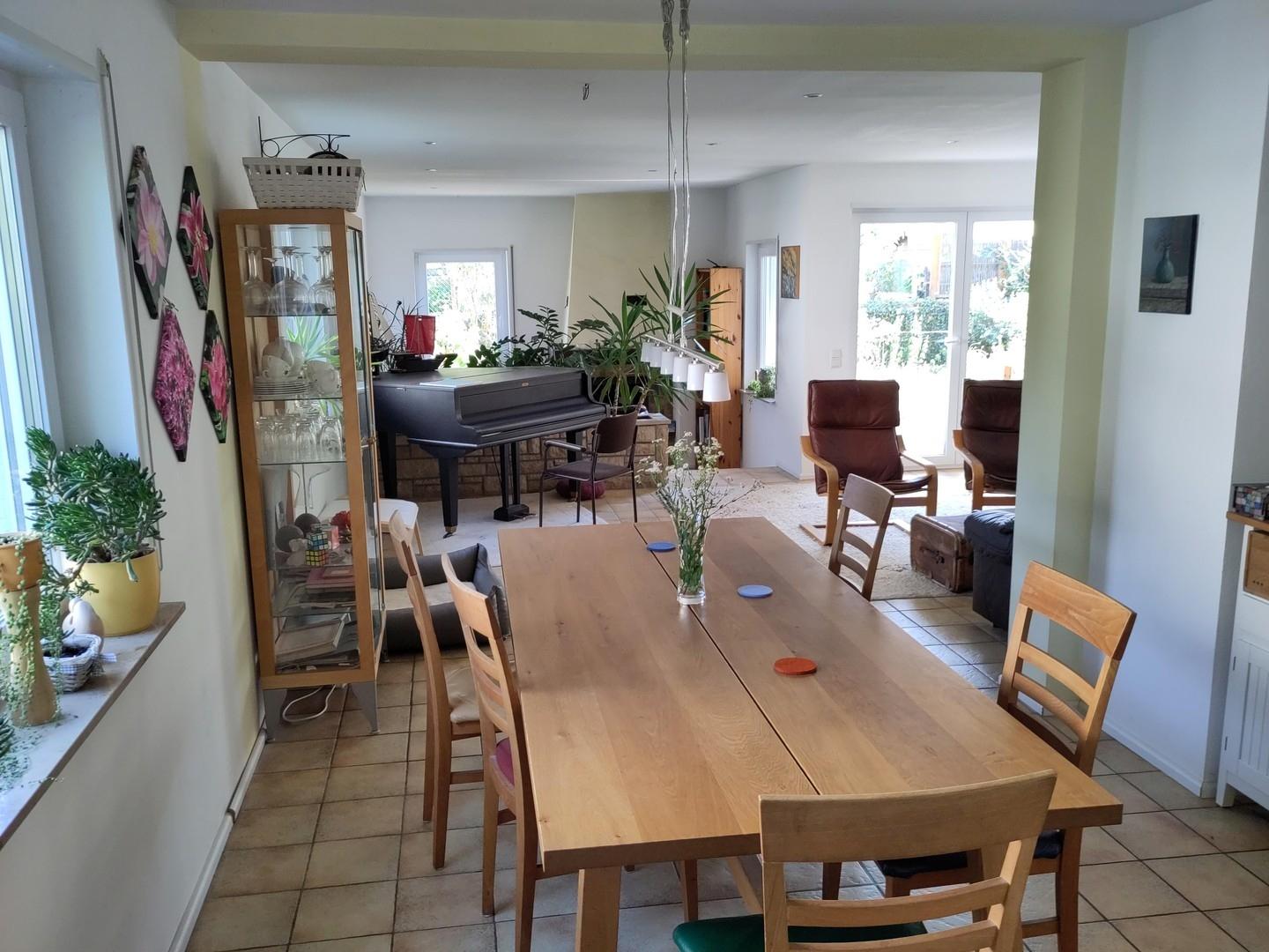 Eßzimmer und Wohnzimmer