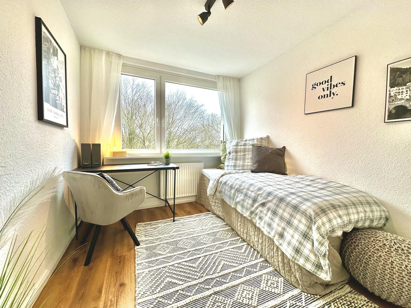 Kinder-/Arbeitszimmer