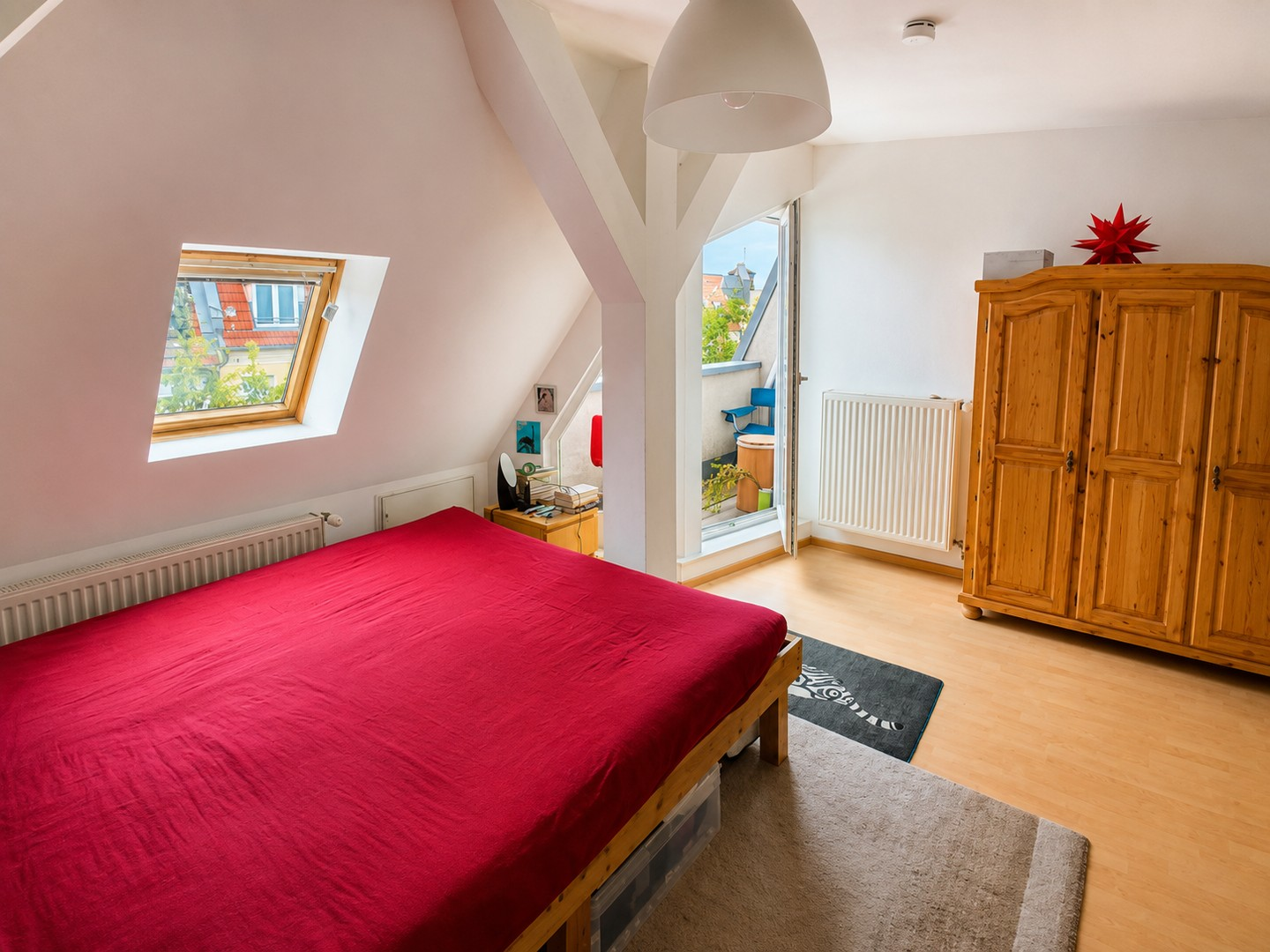 Schlafzimmer mit Balkon