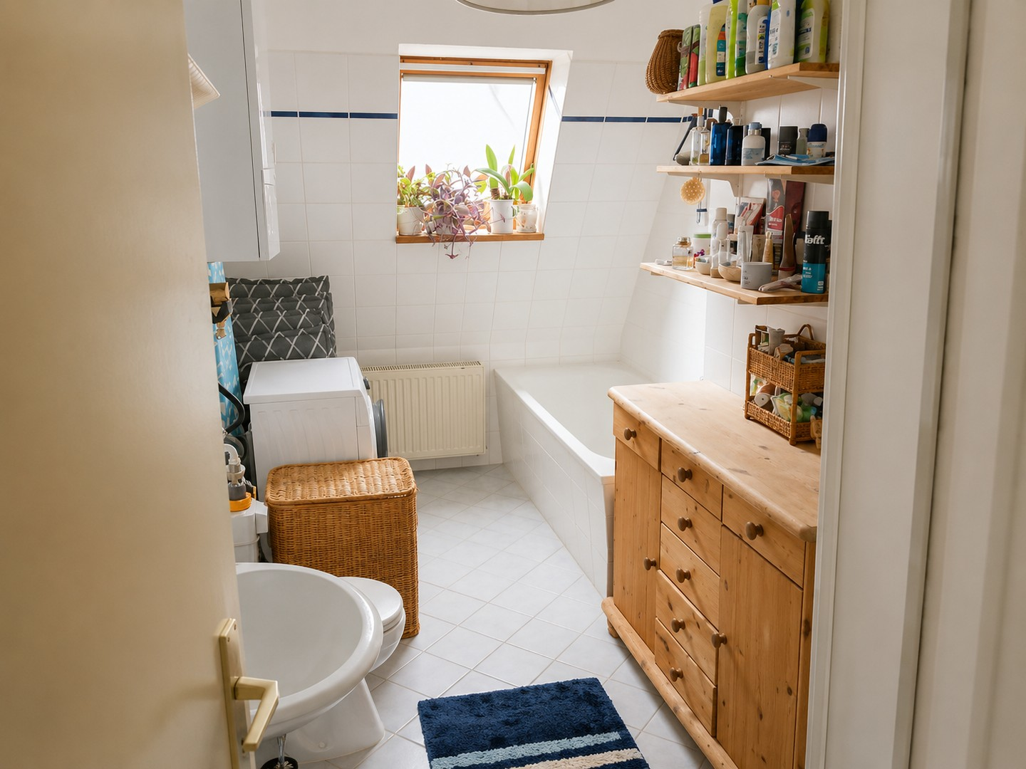 Bad mit Wanne und Dusche