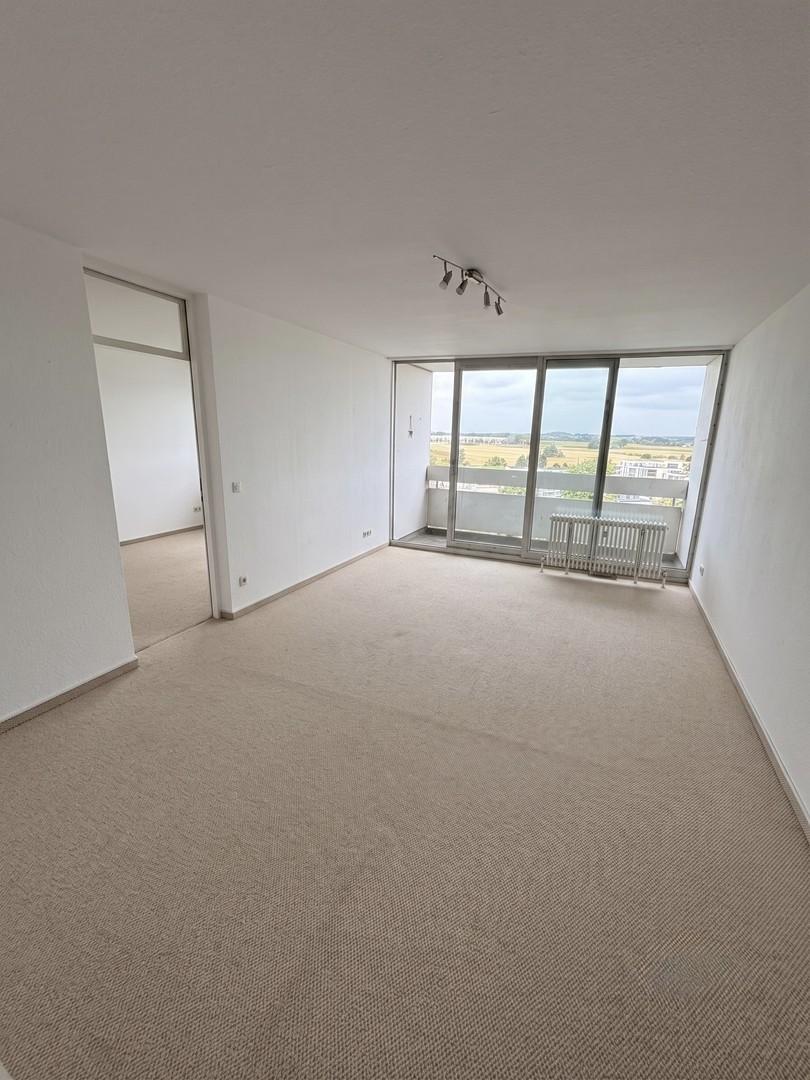 Wohnzimmer mit Balkon
