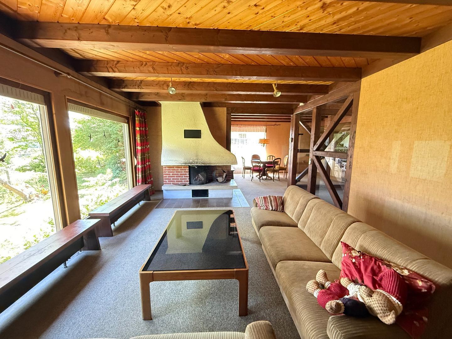 Wohnzimmer mit Kamin