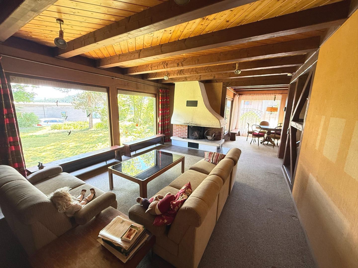 Wohnzimmer mit Kamin