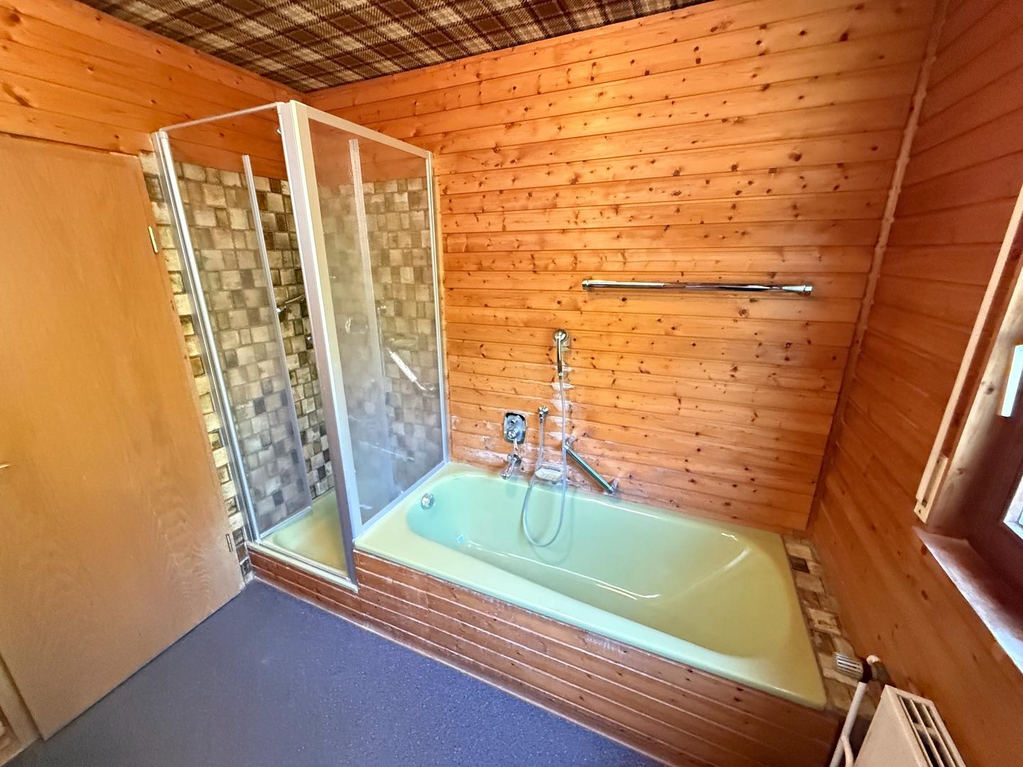 Dusche + Wanne