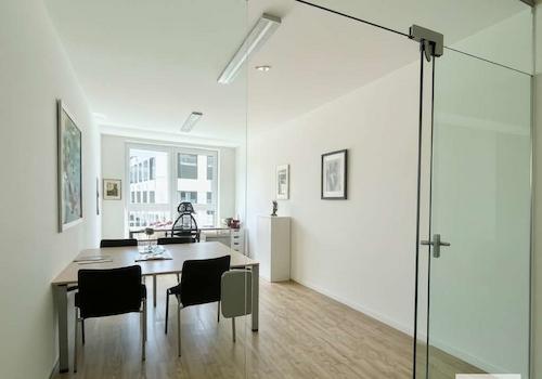Wohnbereich mit Arbeitsplatz