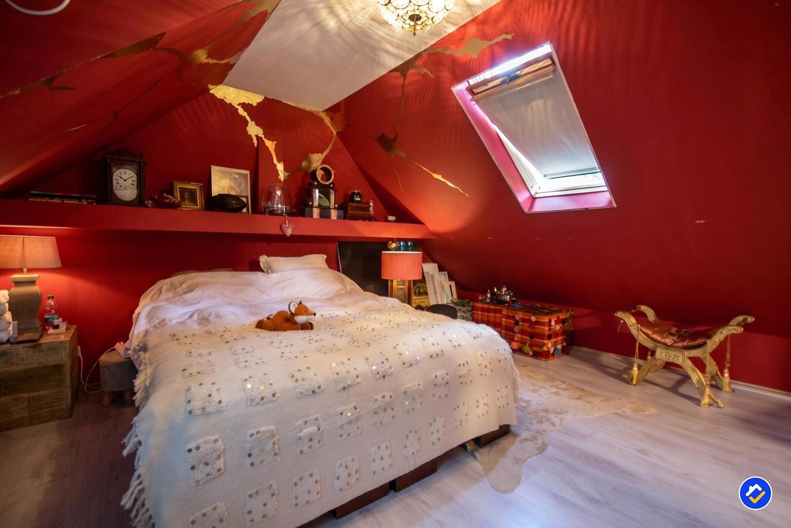 kaufen-freistehendes-ferienhaus-doornspijk-zweites-schlafzimmer-rot-gold-design-recreatieadviseurs-vakantiehuistekoop-nl-26.jpg