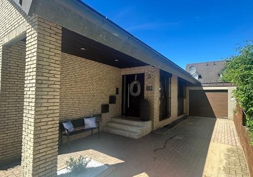 Eingang + Garage