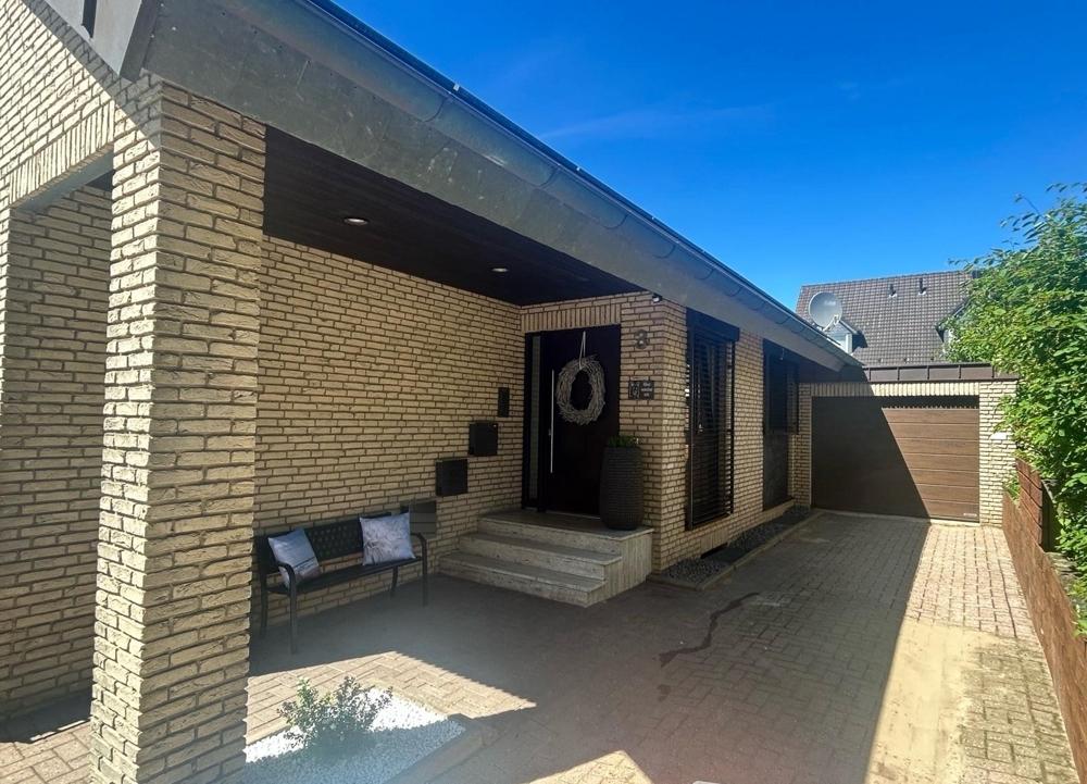 Eingang + Garage