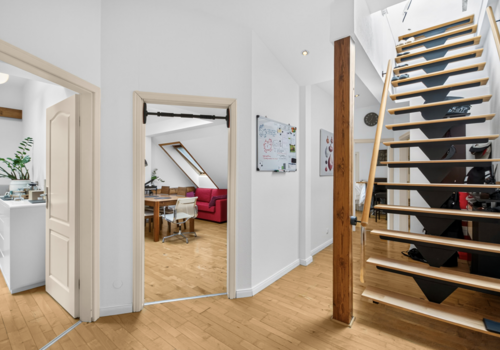 Zentrale u. helle Diele
