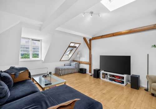 Wohnzimmer mit Oberlicht u. Gaube
