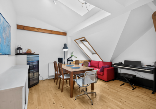Helles Esszimmer od. Büro