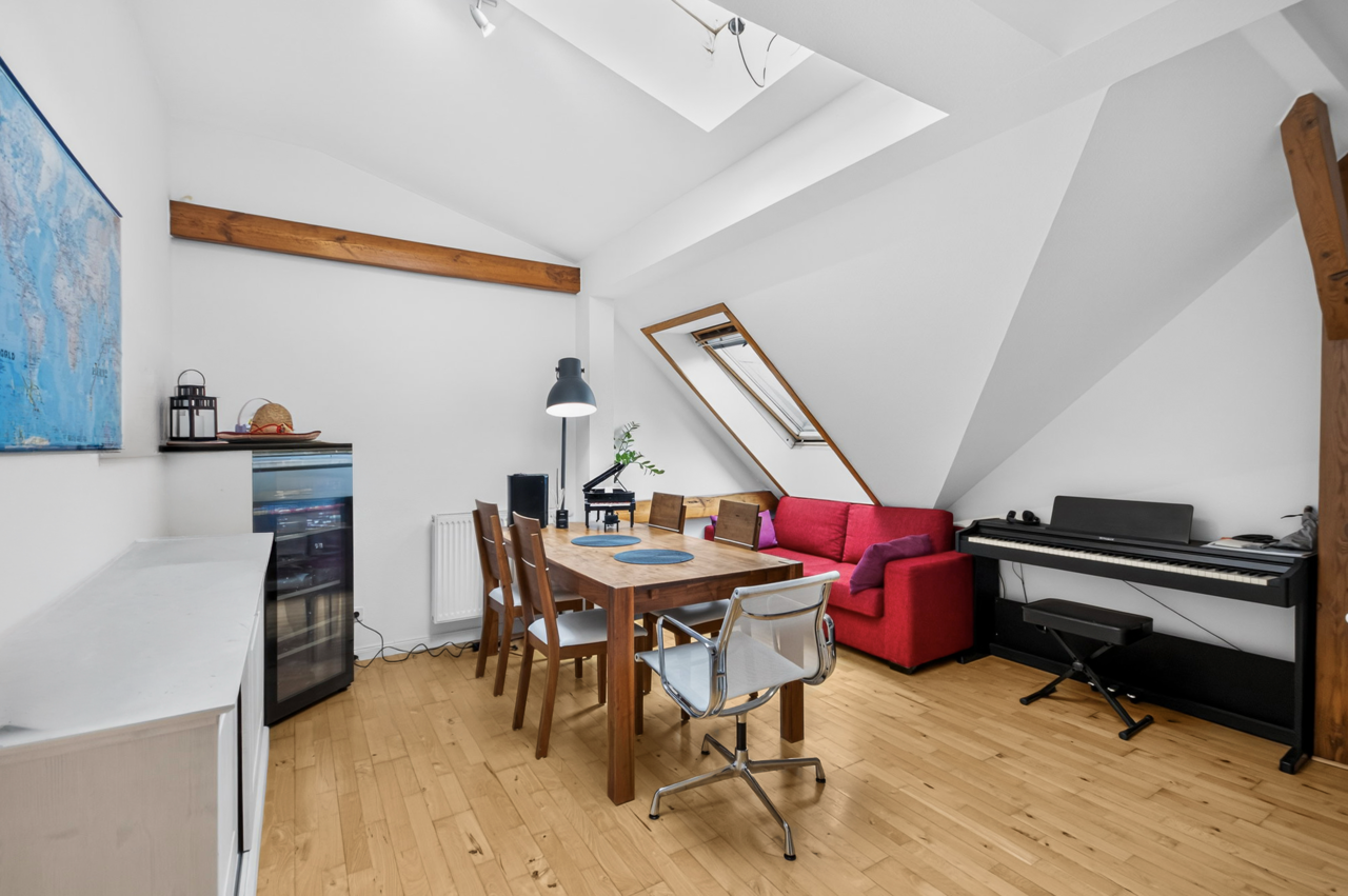Helles Esszimmer od. Büro