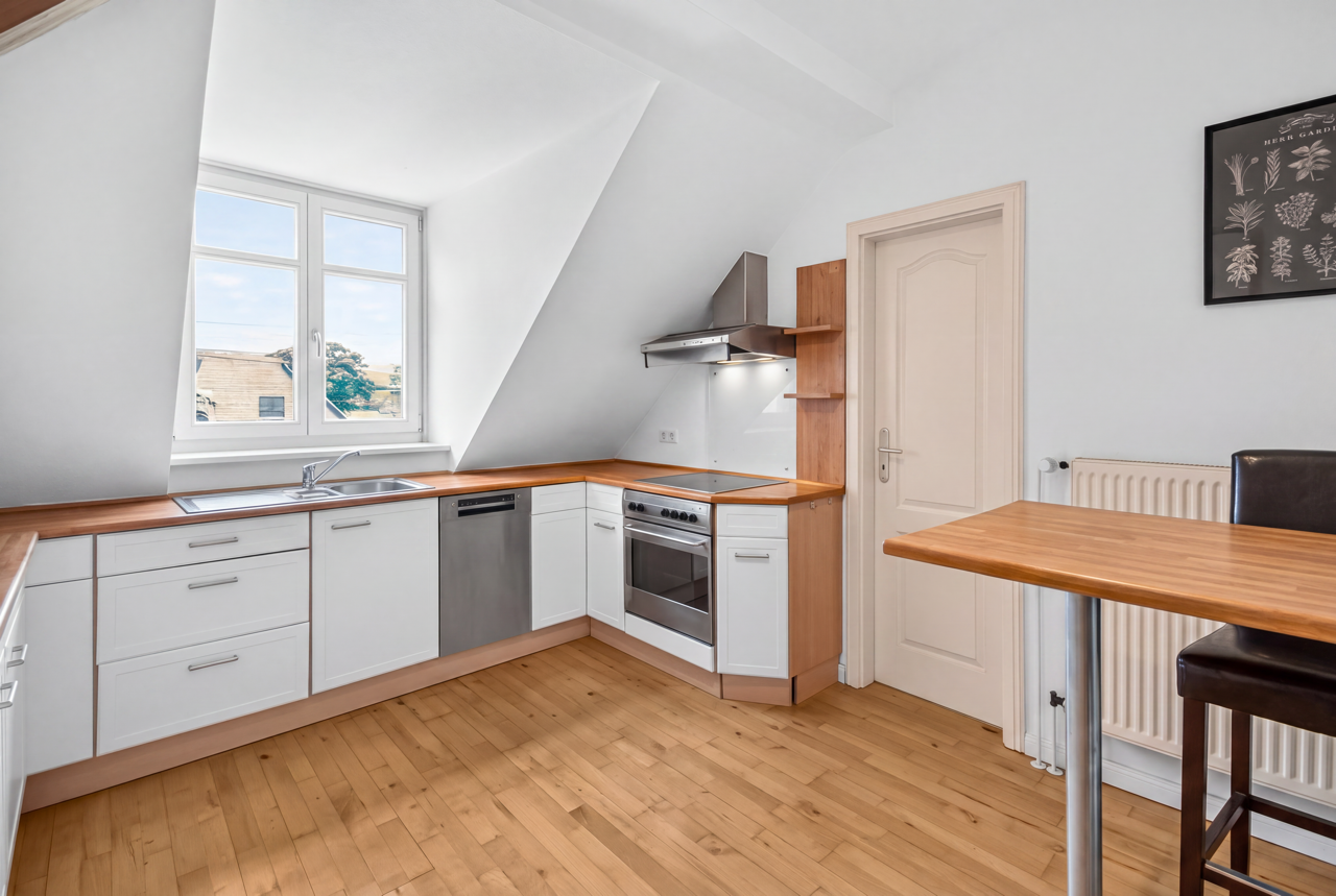 Küche mit Abstellraum u. HWR