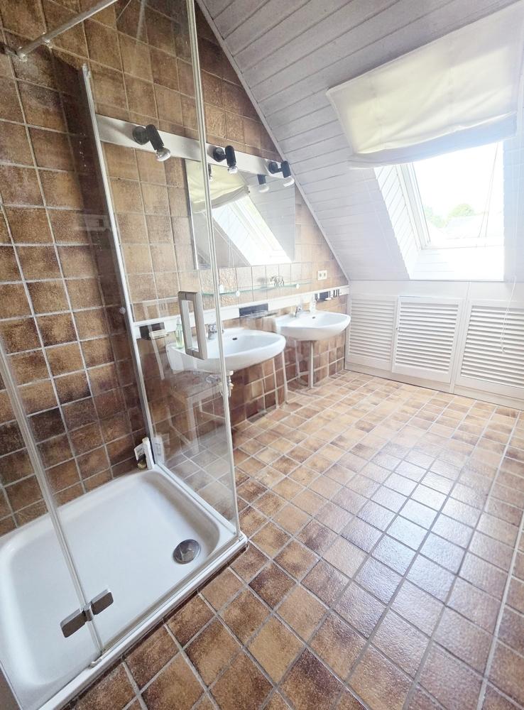 OG Bad mit Dusche