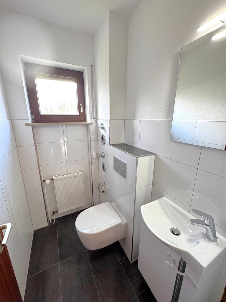 separates WC