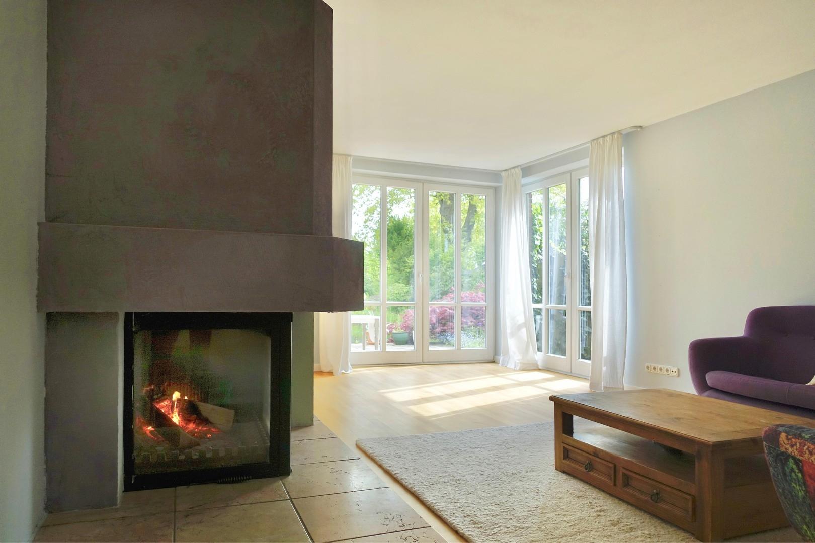 Wohnzimmer mit Kamin