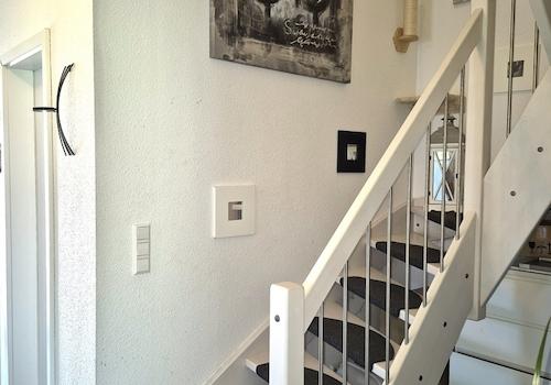 offene Vollholz-Treppe