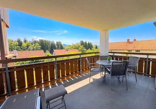 Traumhafte Südloggia mit Bergblick
