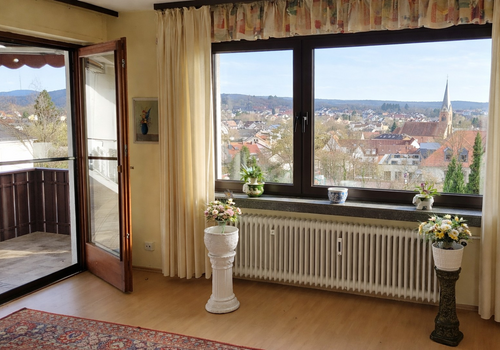 Zimmer 2 mit Balkonzugang OG
